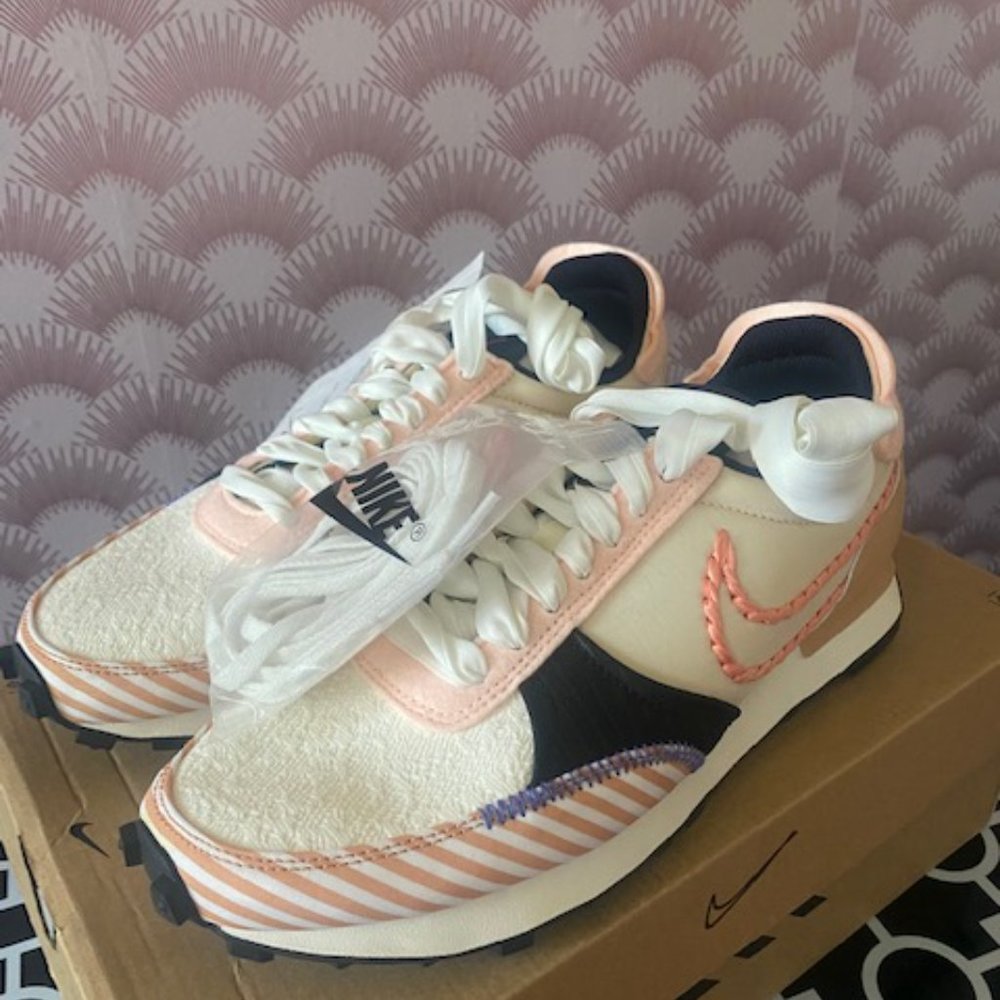 Nike Wmns DBreak-Type N354 Beige Crimson Tint Apricot Agate Women, NWT and box